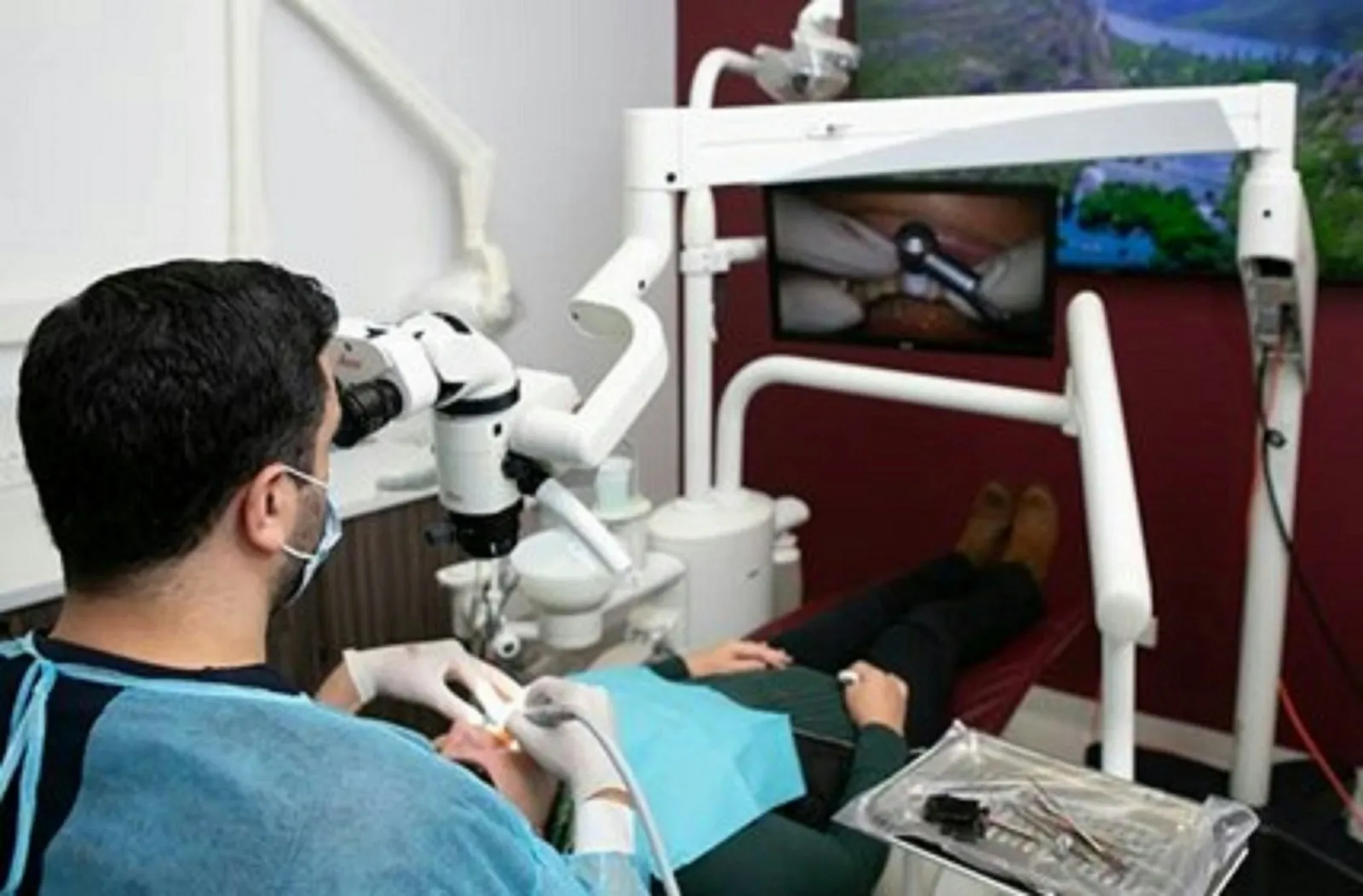 Tratament sub microscop dentar